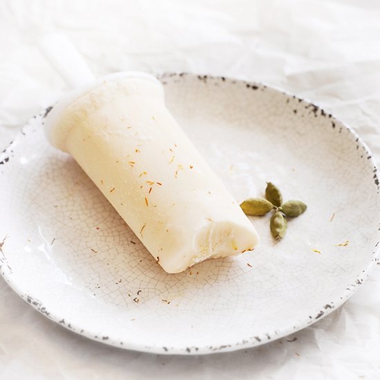 Frozen Yogourt Kulfi Pops