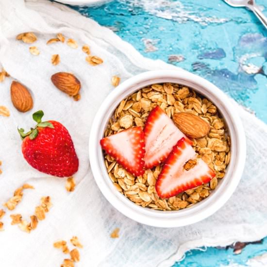 Yogurt & Granola Breakfast Bowl