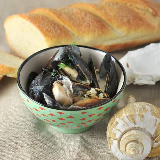 Mussels with White Wine Cream Sauce