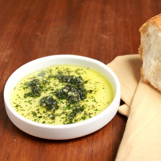 Fresh Garlic and Herb Dipping Oil