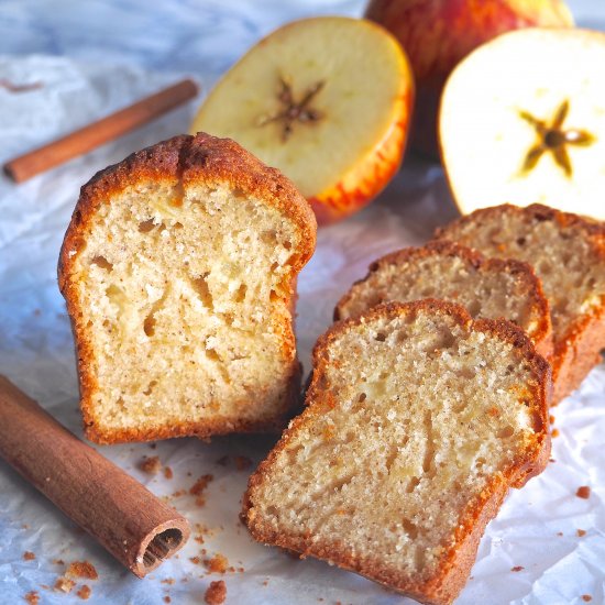 Cinnamon and Apple Cake