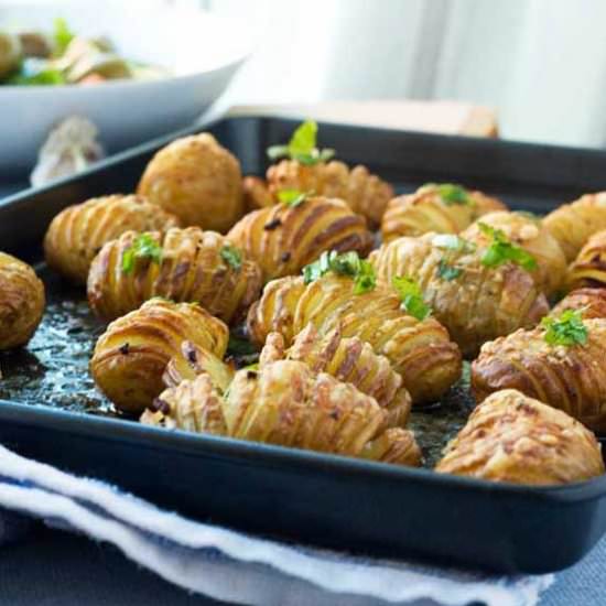 Garlic & parmesan hasselback potato