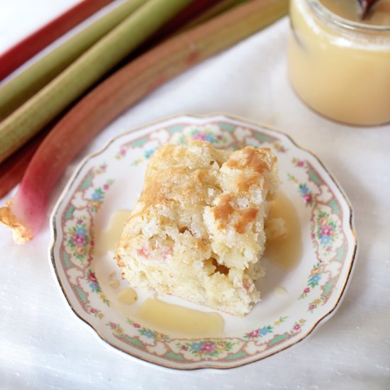 Rhubarb Cake with Vanilla Sauce