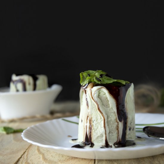 Mint Chocolate Ice Cream (Eggless)