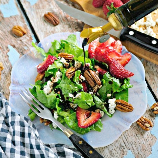 Strawberry Toasted Pecan Salad