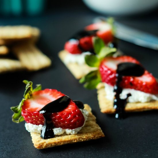 Easy Strawberry Goat Cheese Bites