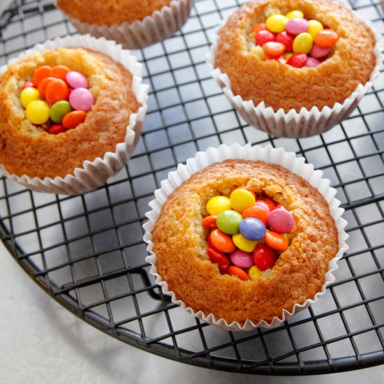 Pinata cupcakes