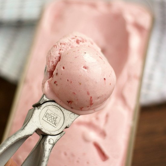 Strawberry Ice Cream Vegan