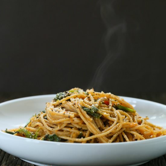 Spinach Pasta with Tomato Sauce