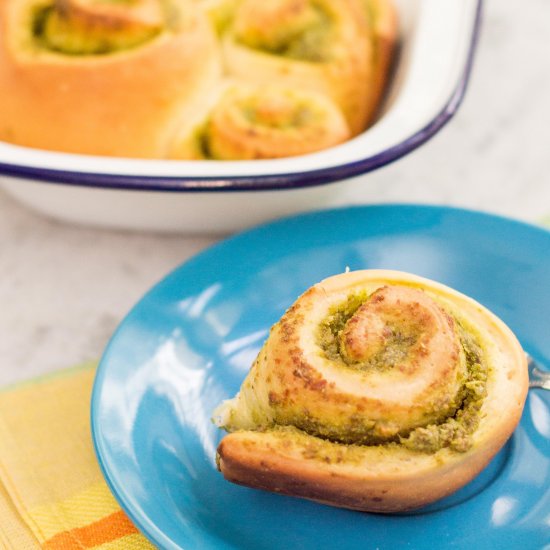 Bread Rolls with Pesto