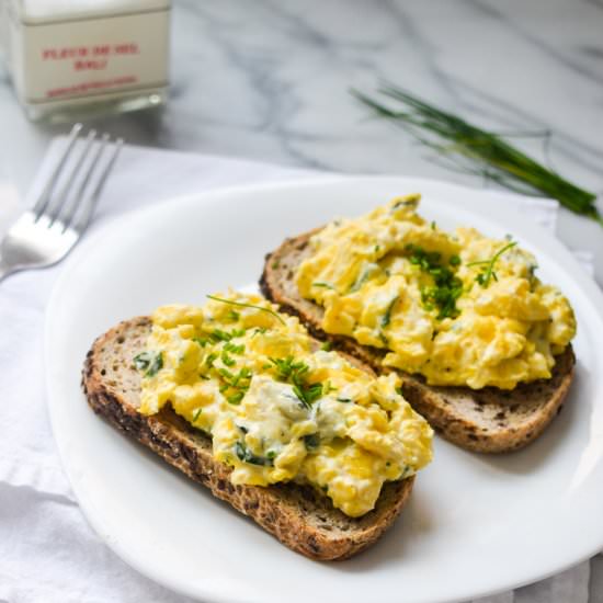 Creamy Herb Scrambled Eggs