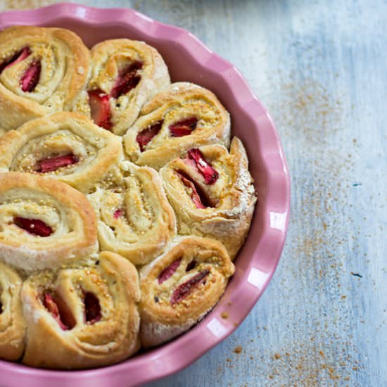 Strawberry Quinoa Cinnamon Rolls