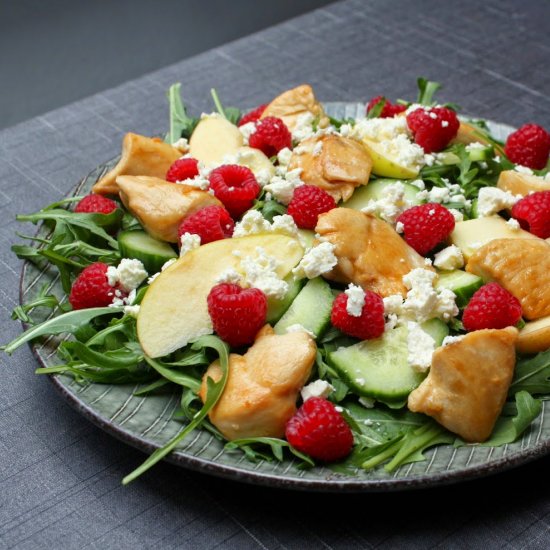 Salad with honey chicken