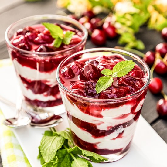 Verrine with cheese and cherries