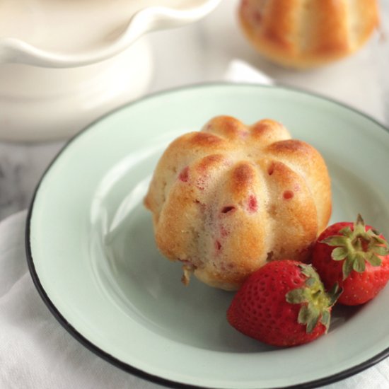 Fresh Strawberry Yogurt Muffins