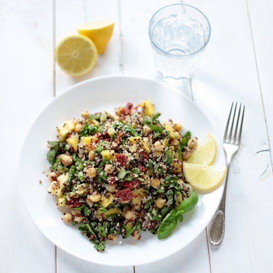 Quinoa Salad with Mango and Spinach