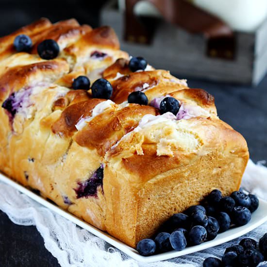 Blueberry Cream Cheese Pull Apart