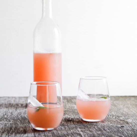 Rhubarb lemonade