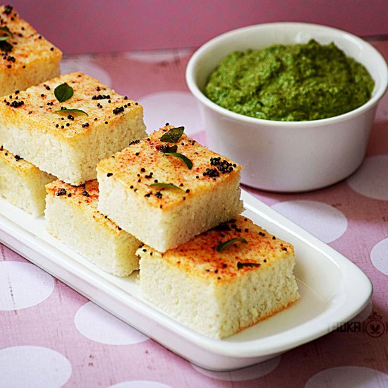 Idli dhokla with chutney