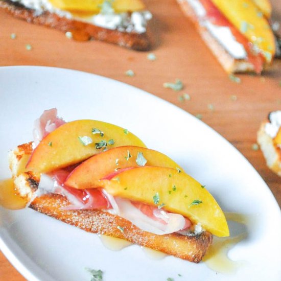 Peach Prosciutto Crostinis