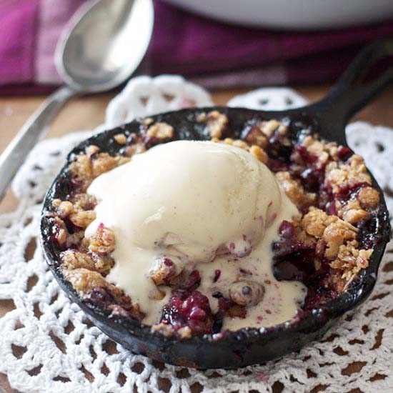 Berry Crisp with Oatmeal Topping