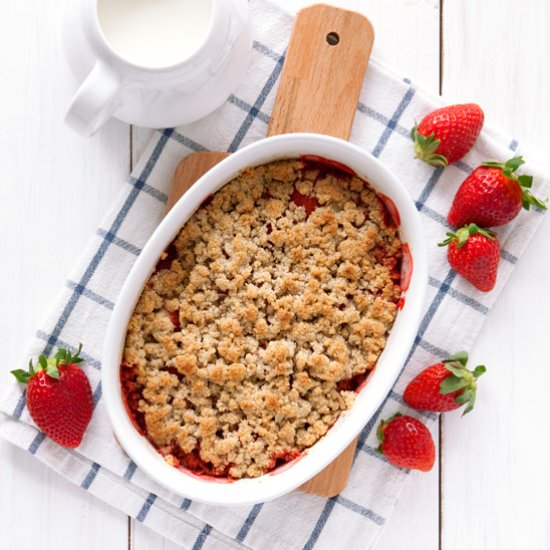 Oat Almond Strawberry Crumble