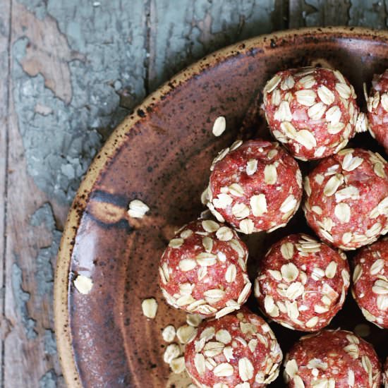 Strawberry Oat Bites