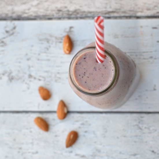 Blueberry & Almond Butter Smoothie