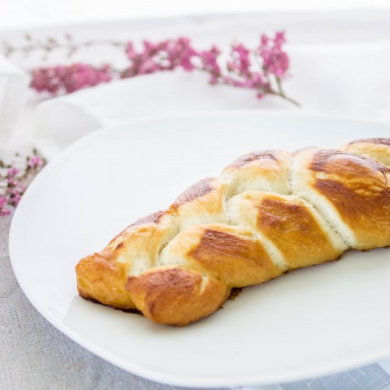 Pretzel Braids with Caramel Sauce