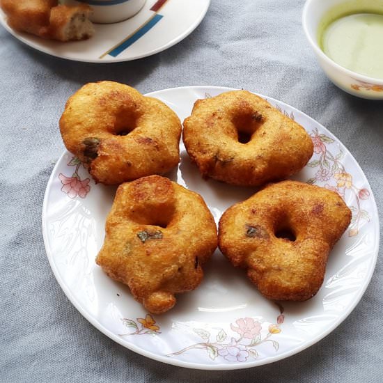 Medu Vada – Indian Lentil Donuts