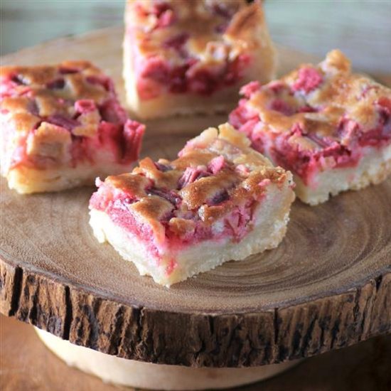 Creamy Rhubarb Dream Bars