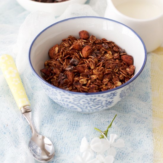 Make your own healthy cacao granola