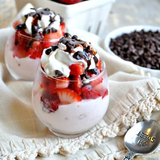 Skinny Chocolate Strawberry Sundae