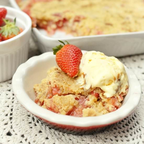 Rhubarb and Strawberry Crumble