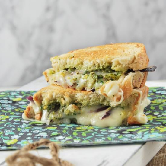 Sandwich with cheese and pistachio