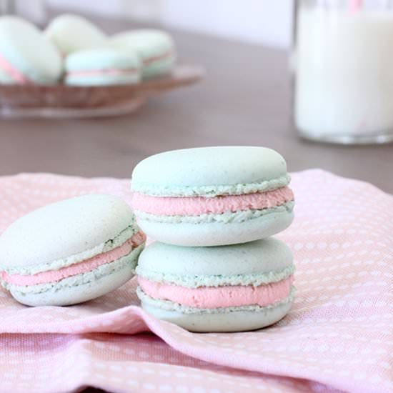 Strawberry macarons