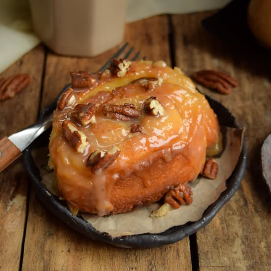 Sticky Caramel Pecan Sweet Rolls