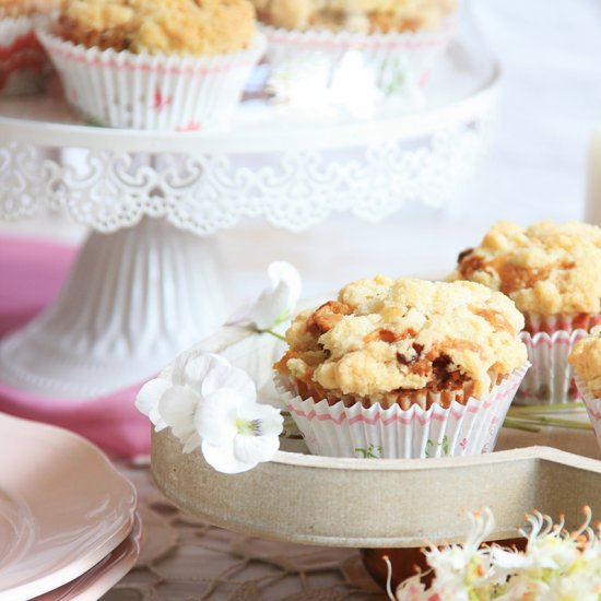 Rhubarb Crumble Muffins