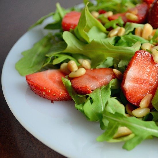 Easy Strawberry Arugula Salad