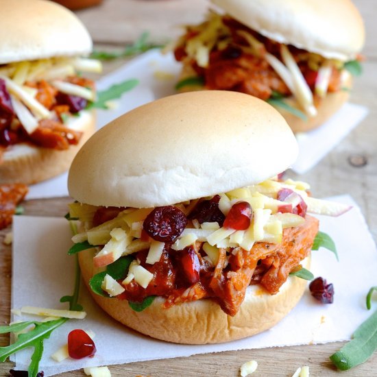 Barbecued pulled pork buns