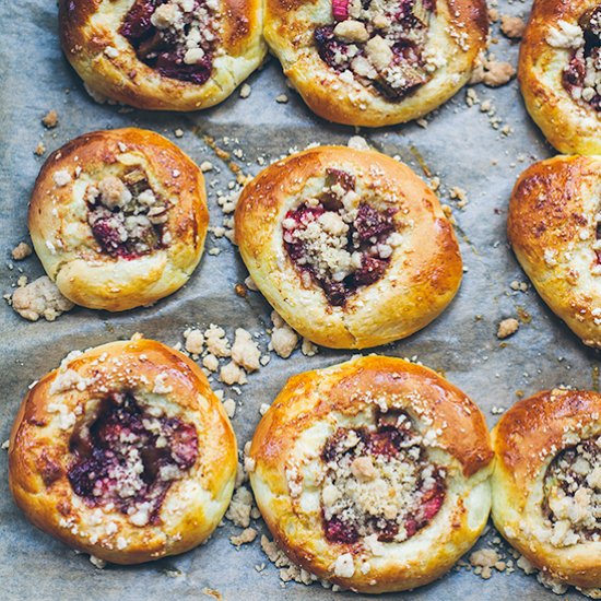 Strawberry rhubarb buns