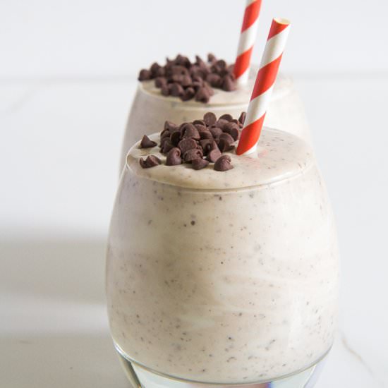 Cookie & Creme Cashew Shake