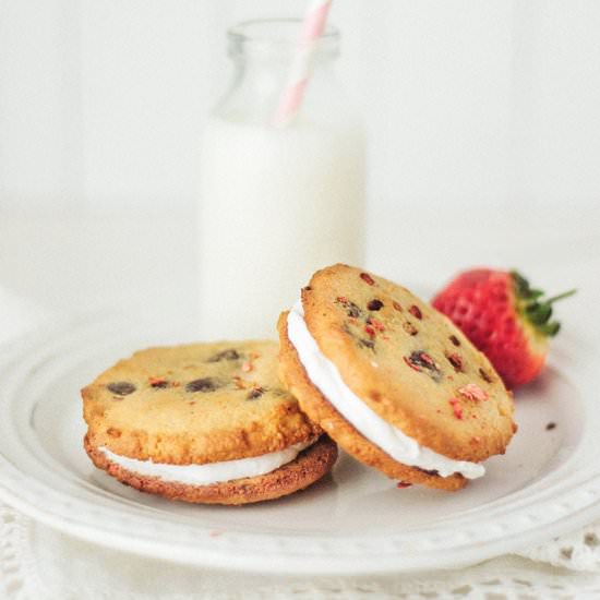 Strawberry & Cream Cookie Sandwich