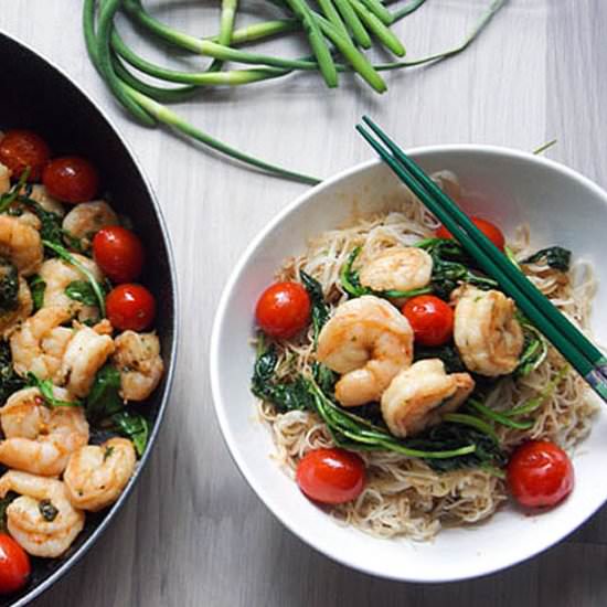 Prawns, arugula and grape tomatoes