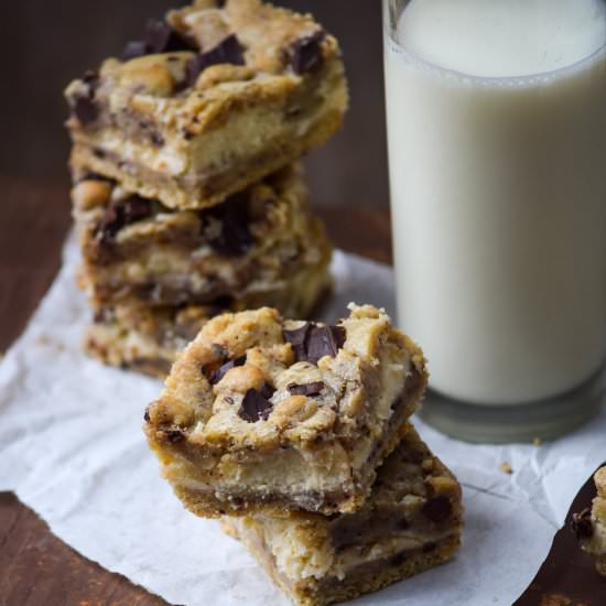 Chocolate Chip Cookie Cheesecake Bars