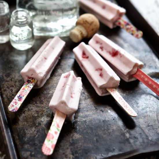 Strawberries & Cream Cocktail Pops