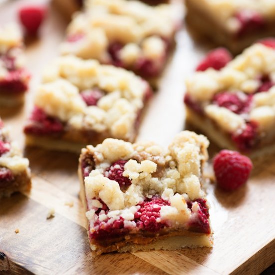 Raspberry Biscoff Crumb Bars