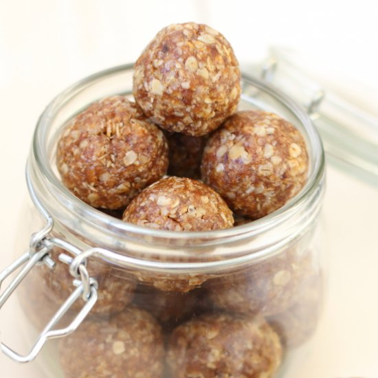 Apricot and Almond Energy Bites