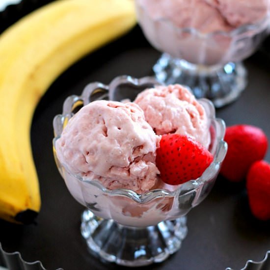 Strawberry Banana Frozen Yogurt