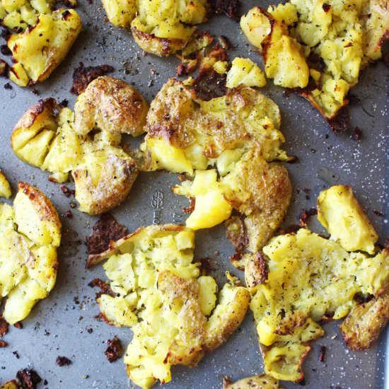 Crispy Garlic Smashed Potatoes